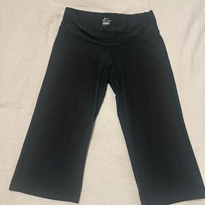 Nike Black Cropped Performance Leggings